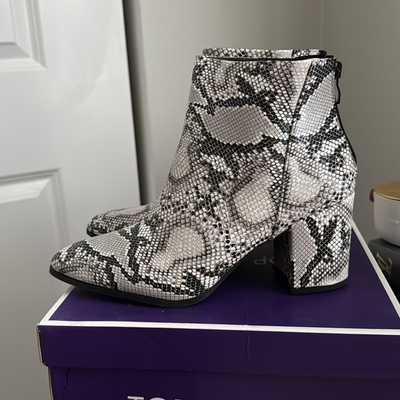 Top Moda Snake Print Booties - Picture 3 of 6